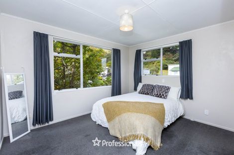 Photo of property in 29 Edelweiss Grove, Timberlea, Upper Hutt, 5018