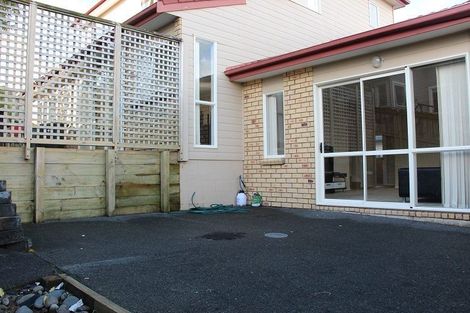 Photo of property in 4 Trotting Terrace, Fairview Heights, Auckland, 0632