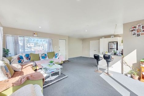 Photo of property in 11 Loughanure Place, Massey, Auckland, 0614