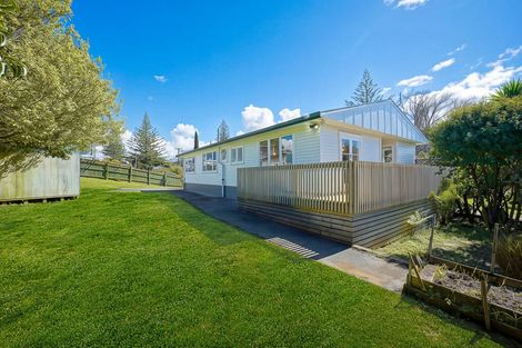 Photo of property in 46 Lowtherhurst Road, Massey, Auckland, 0614