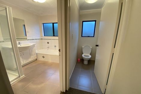 Photo of property in 2/717 East Coast Road, Browns Bay, Auckland, 0630