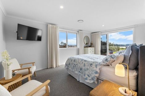 Photo of property in 32 Omahuru Road, Glenbrook, 2681