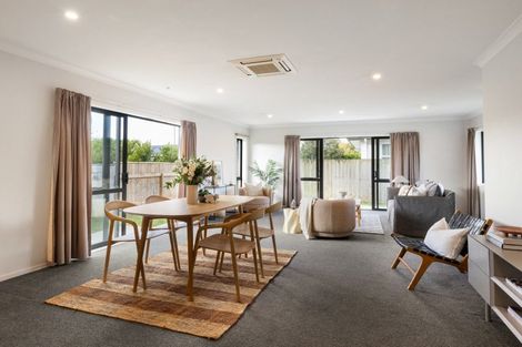 Photo of property in 82 Grey Street, Cambridge, 3434