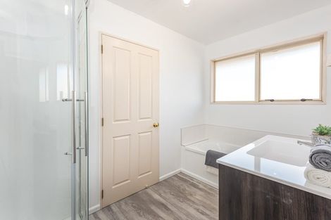 Photo of property in 2/116 Yaldhurst Road, Sockburn, Christchurch, 8042