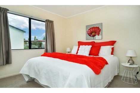 Photo of property in 2/16 Ebony Place, Massey, Auckland, 0614