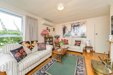 Photo of property in 27 Holland Crescent, Bulls, 4818