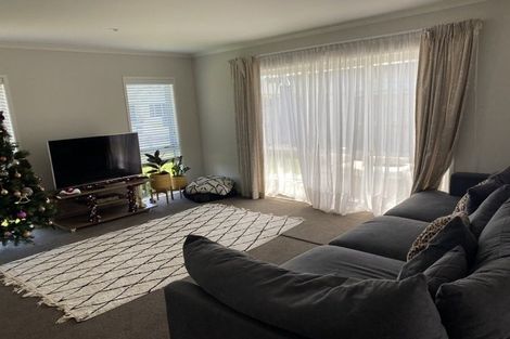 Photo of property in 32 Harding Drive, Papamoa Beach, Papamoa, 3118