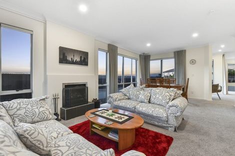 Photo of property in 160 Kittiwake Drive, Schnapper Rock, Auckland, 0632