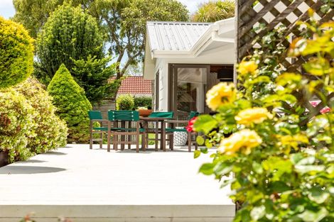 Photo of property in 1 Bathurst Street, Silverstream, Upper Hutt, 5019