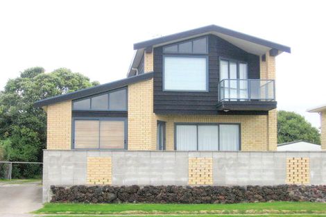 Photo of property in 200 Marine Parade, Mount Maunganui, 3116