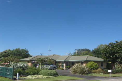 Photo of property in 2 The Oaks Drive, Leamington, Cambridge, 3432