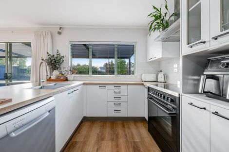 Photo of property in 1/2 Langton Road, Stanmore Bay, Whangaparaoa, 0932