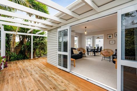Photo of property in 66 Huatoki Street, Vogeltown, New Plymouth, 4310