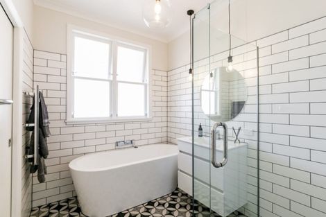 Photo of property in 13 Avenue Road, Greenmeadows, Napier, 4112