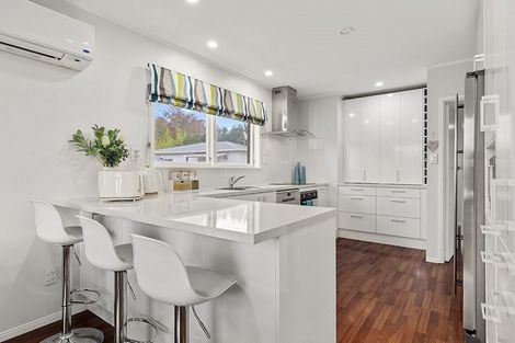 Photo of property in 29 Pooley Street, Pakuranga Heights, Auckland, 2010