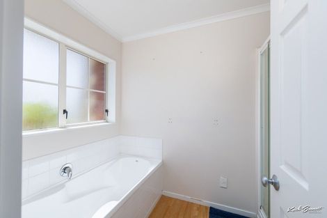 Photo of property in 5 Grace Nicholls Grove, Riverstone Terraces, Upper Hutt, 5018