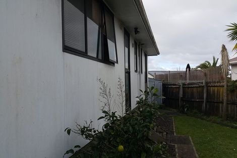 Photo of property in 1/15 Cyril Crescent, West Harbour, Auckland, 0618