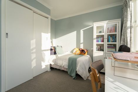 Photo of property in 2 Fitzwilliam Terrace, Tawa, Wellington, 5028