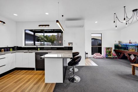 Photo of property in 30 Pioneer Road, Moturoa, New Plymouth, 4310