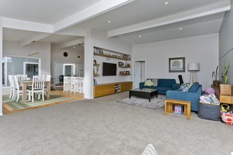 Photo of property in 927 East Coast Road, Northcross, Auckland, 0632