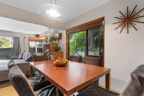 Photo of property in 33 Beaumont Crescent, Frankleigh Park, New Plymouth, 4310