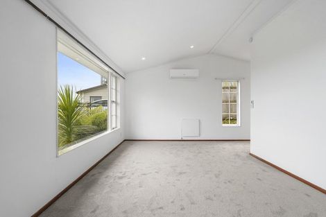 Photo of property in 2/235 Sunset Road, Sunnynook, Auckland, 0632