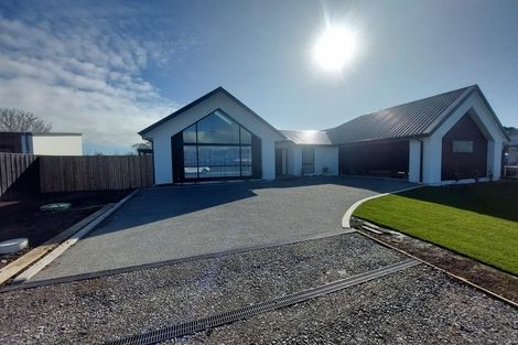 Photo of property in 21 Irvines Track, Halswell, Christchurch, 8025