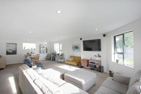 Photo of property in 1 White Hart Lane, Mosgiel, 9024