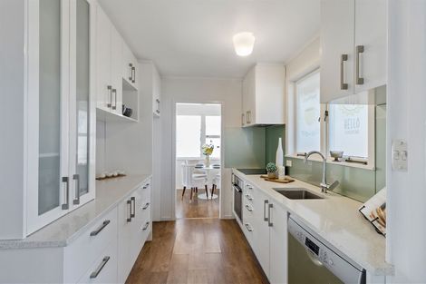 Photo of property in 32 Kirrie Avenue, Te Atatu South, Auckland, 0610