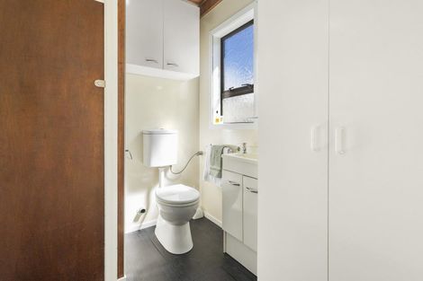 Photo of property in 32 Mexted Terrace, Tawa, Wellington, 5028