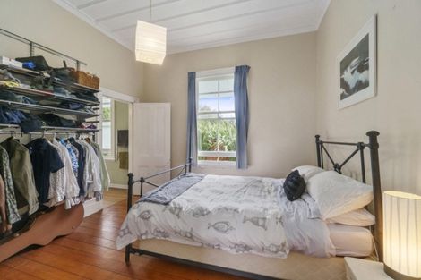 Photo of property in 8 Western Road, Laingholm, Auckland, 0604