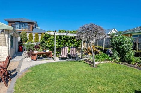Photo of property in 16 Barrett Drive, Waikanae Beach, Waikanae, 5036