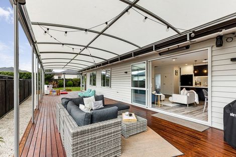 Photo of property in 9 Walter Ruddock Avenue, Kumeu, 0810