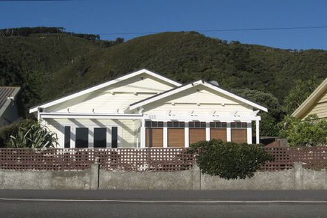 Photo of property in 117 Marine Parade, Eastbourne, Lower Hutt, 5013