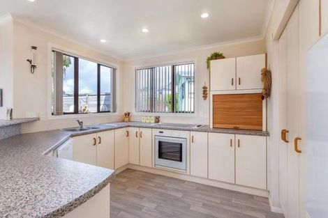 Photo of property in 17 Armagh Road, Blockhouse Bay, Auckland, 0600