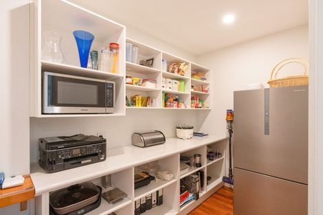 Photo of property in 28 Barry Curtis Place, Levin, 5510