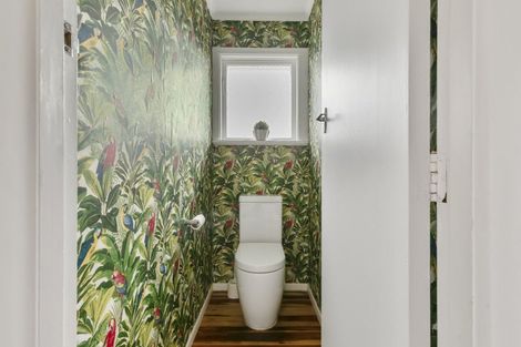 Photo of property in 49 Cotswold Crescent, Newlands, Wellington, 6037