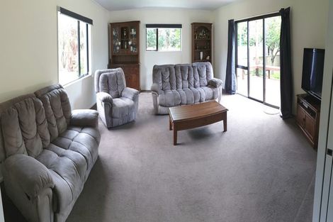 Photo of property in 17 Charlotte Street, Takapau, 4203