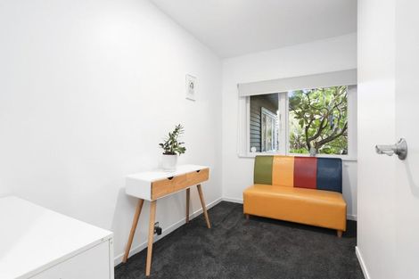 Photo of property in 43 Atkinson Road, Titirangi, Auckland, 0604