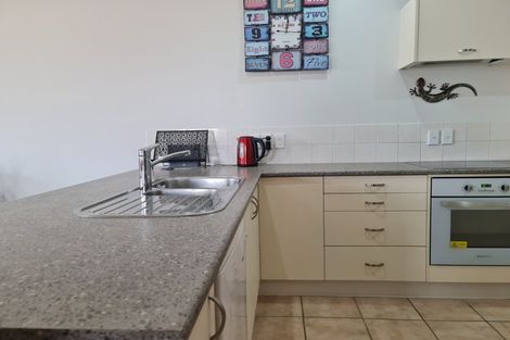 Photo of property in Maddison Apartments, 2/6e Queen Street, Palmerston North, 4410