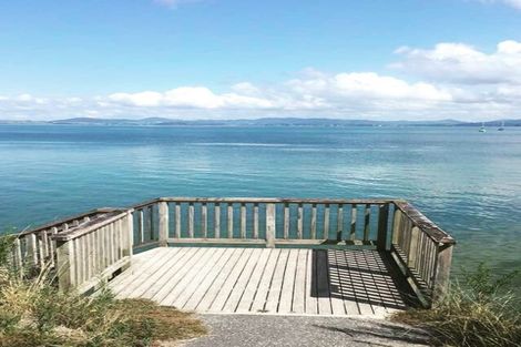 Photo of property in 32 Karoro Road, One Tree Point, 0118