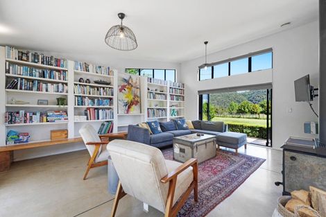 Photo of property in 69 Clevedon Kawakawa Road, Clevedon, Papakura, 2585