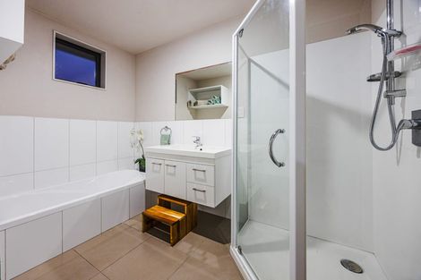 Photo of property in 22 Erceg Way, Rosehill, Papakura, 2113