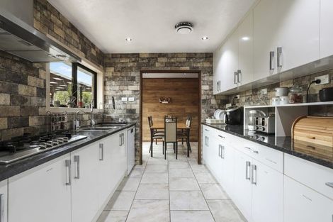 Photo of property in 8 Papatahi Place, Henderson, Auckland, 0610