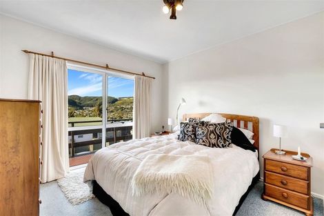 Photo of property in 56 Fyvie Avenue, Tawa, Wellington, 5028