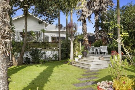 Photo of property in 249 Courtenay Street, Strandon, New Plymouth, 4312
