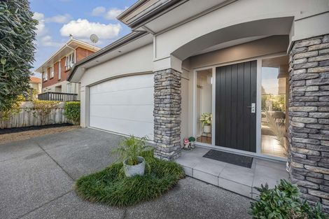 Photo of property in 2 Oakpark Place, West Harbour, Auckland, 0618