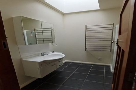 Photo of property in 104 Parkvale Road, Karori, Wellington, 6012