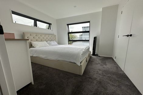 Photo of property in 7/89 Beach Road, Te Atatu Peninsula, 0610