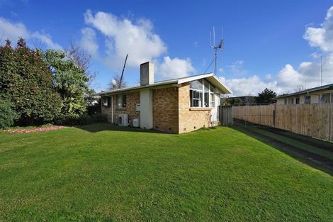 Photo of property in 79 Oakfield Crescent, Pukete, Hamilton, 3200